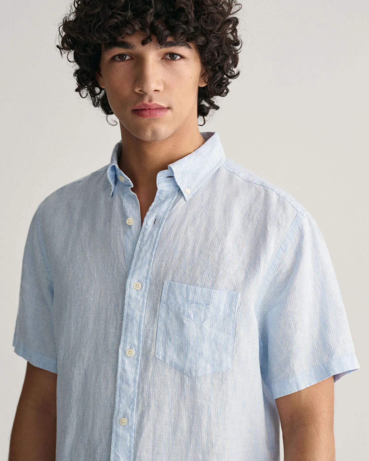 Camisa Regular Fit de manga corta y lino a rayas