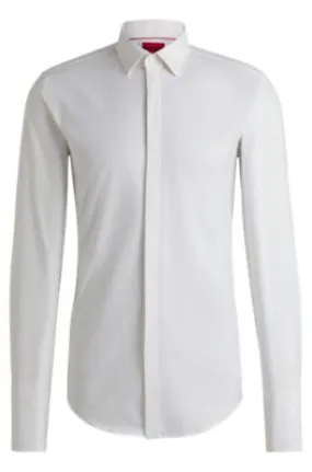 Camisa slim fit de algodón elástico con estructura