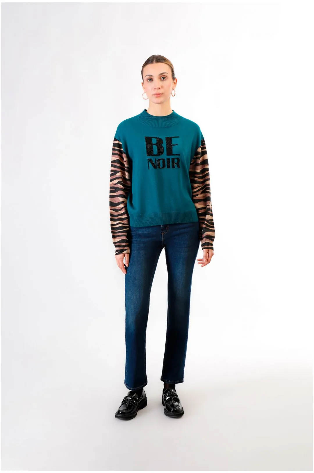 jersey de cuello ciclista con logo "be noir" y mangas estampadas multiverd