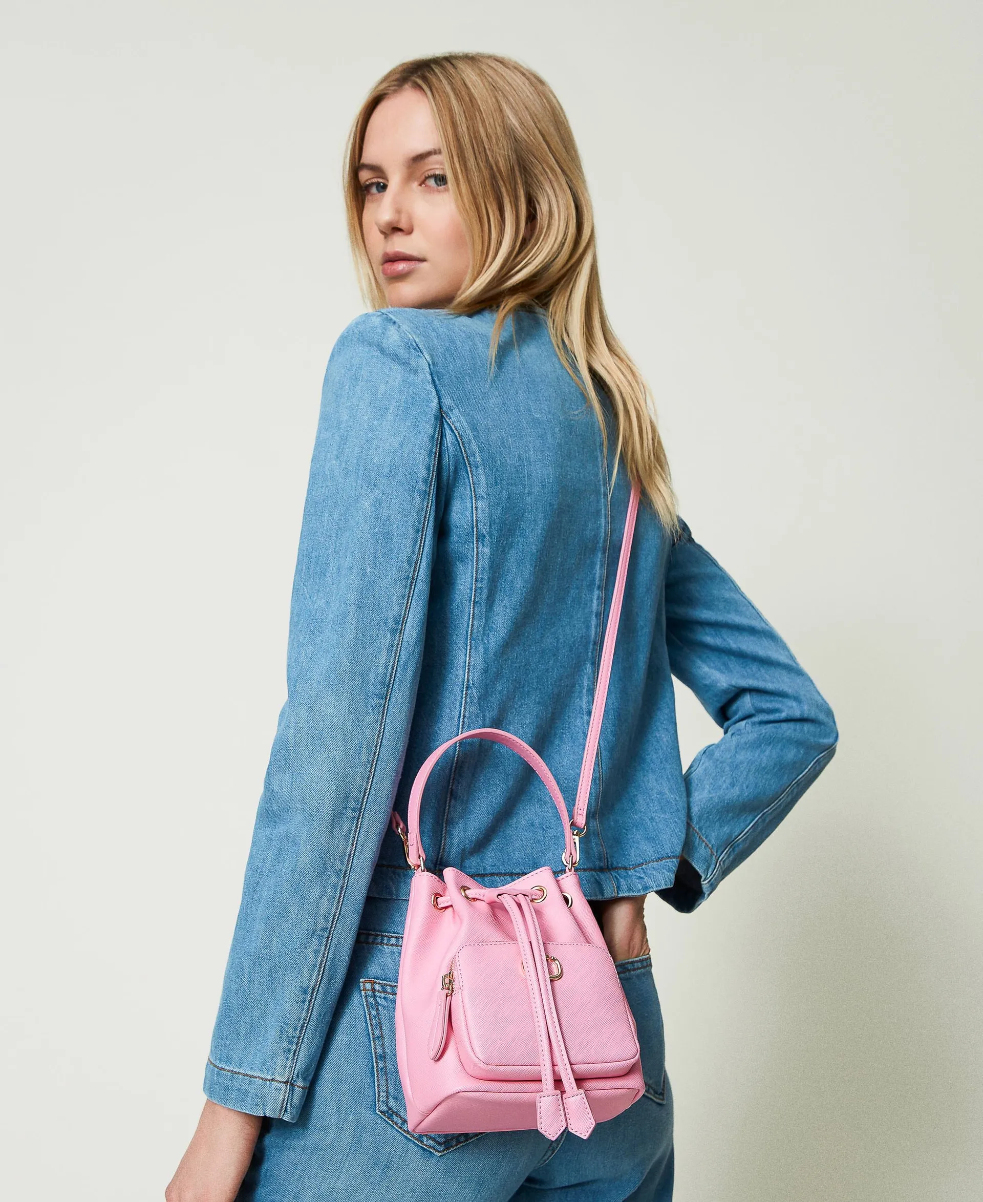 Minibolso saco con Oval T