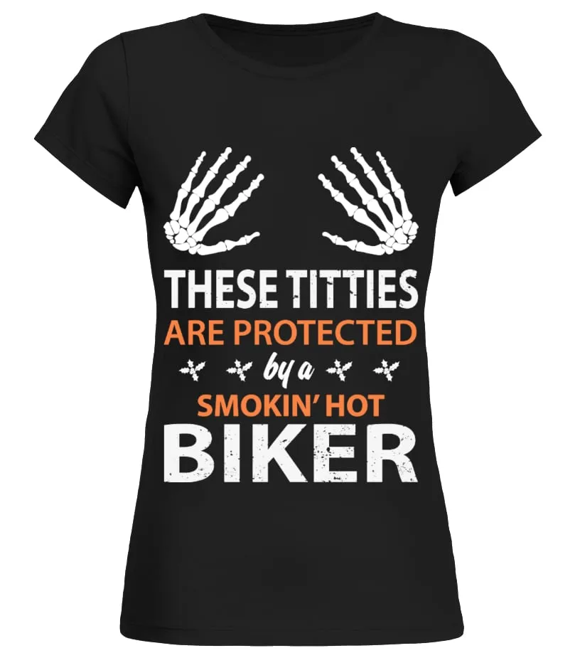 These Titties Protected By Hot Biker Camiseta cuello redondo Mujer