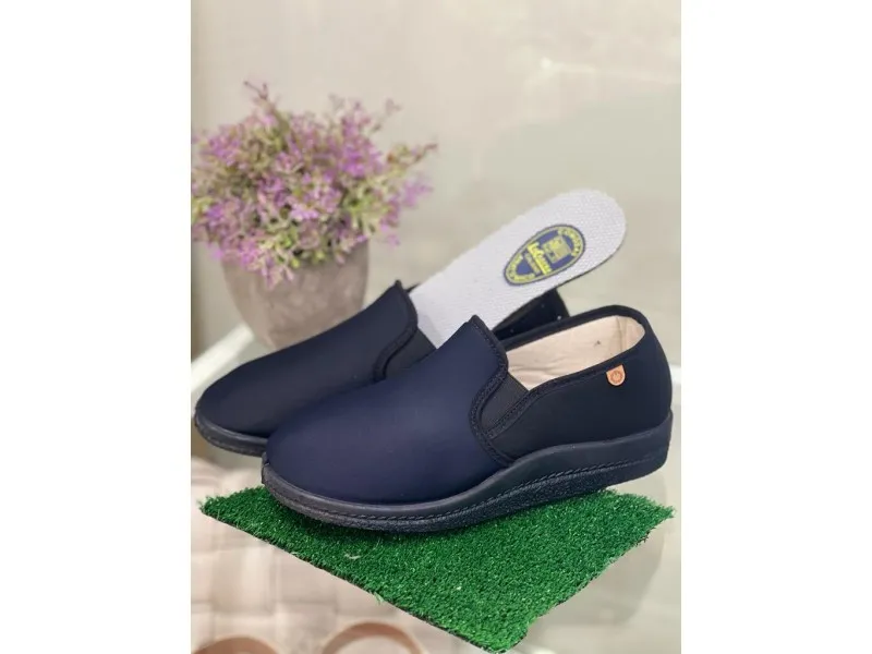 ZAPATILLA DE TEJIDO ELÁSTICO 76523 LA CADENA EN COLOR AZUL O NEGRO